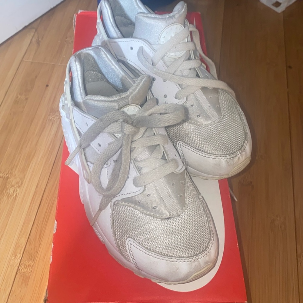 Used kids sneakers